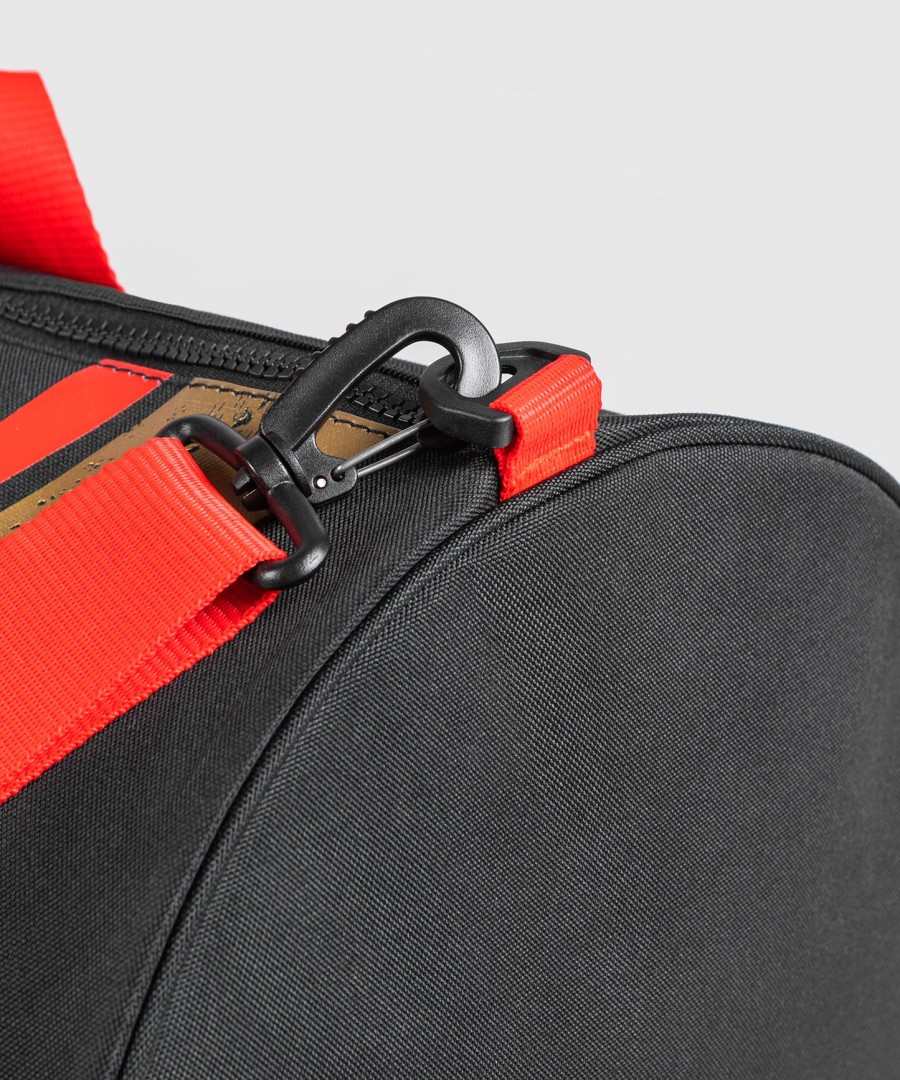 venum x mirage duffelbag - svartgull