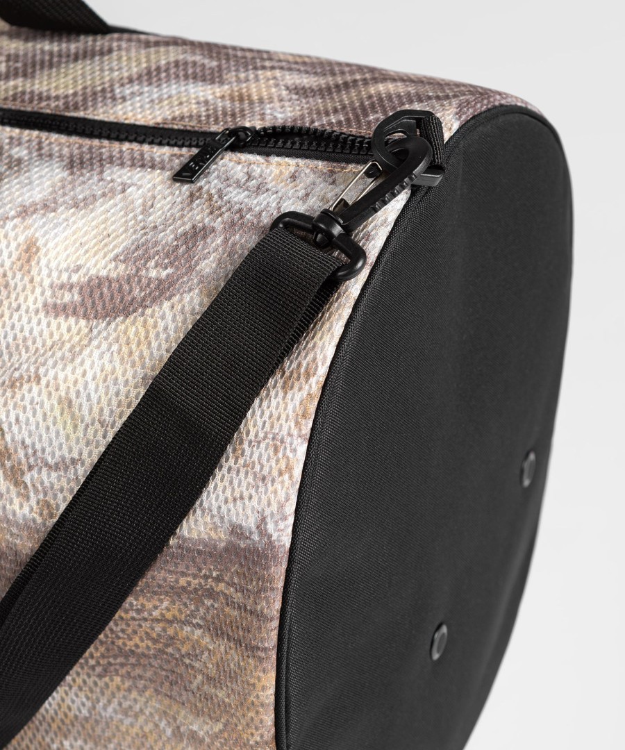 venum laser xt realtree duffle bag - desert camo