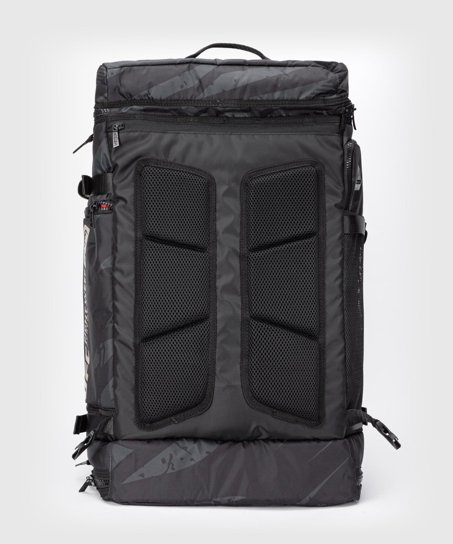ufc adrenaline by venum fight week duffelbag - urban camo