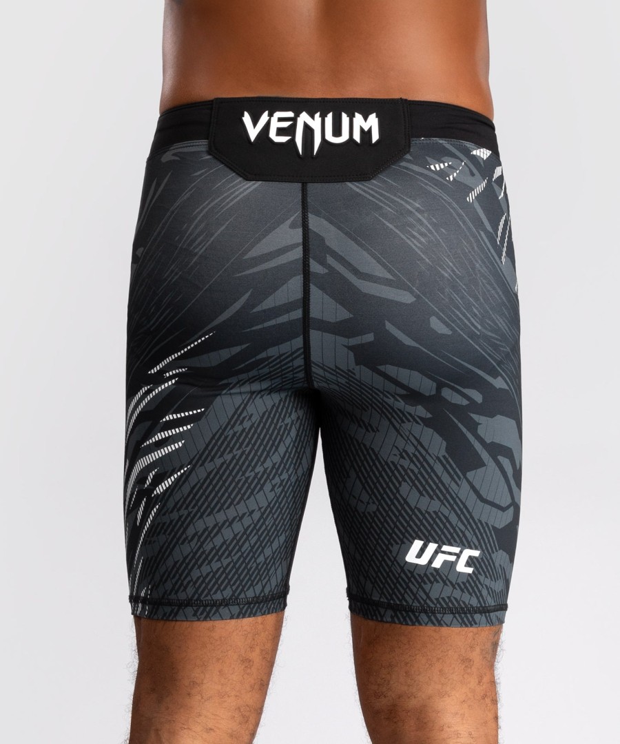 ufc fusion av venum authentic fight night menn vale tudo shorts - svart