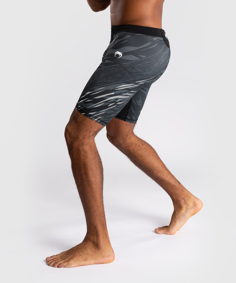 ufc fusion av venum authentic fight night menn vale tudo shorts - svart