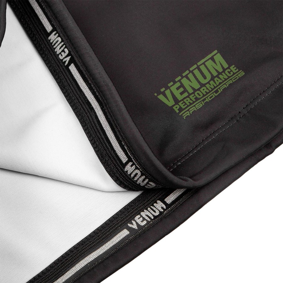 venum signature rashguard – korte ermer – svartkhaki – eksklusiv