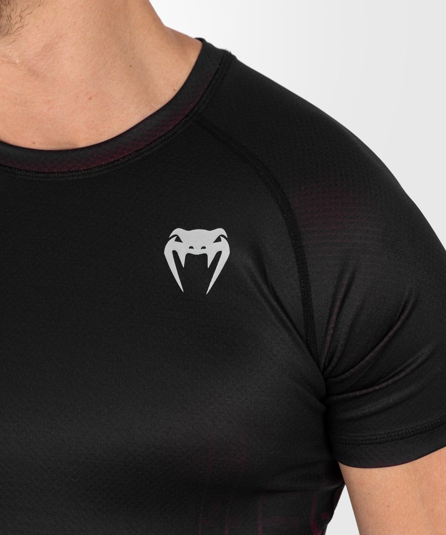 ufc venum performance institute 2.0 herre kortermet rashguard - svartrød