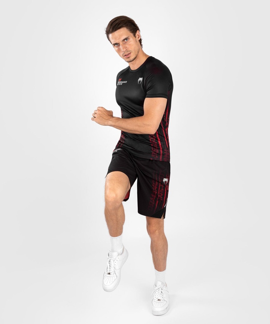 ufc venum performance institute 2.0 herre kortermet rashguard - svartrød
