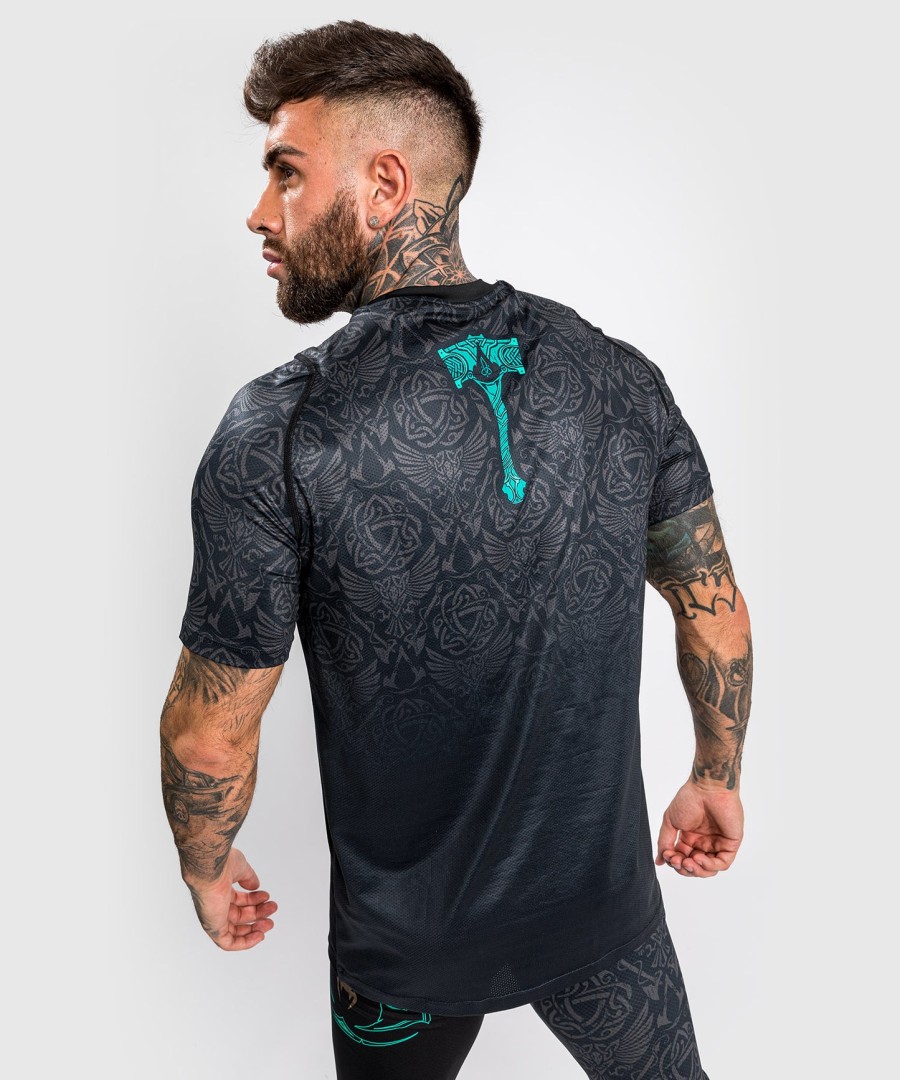 venum assassin creed reloaded dry tech t-skjorte – svart