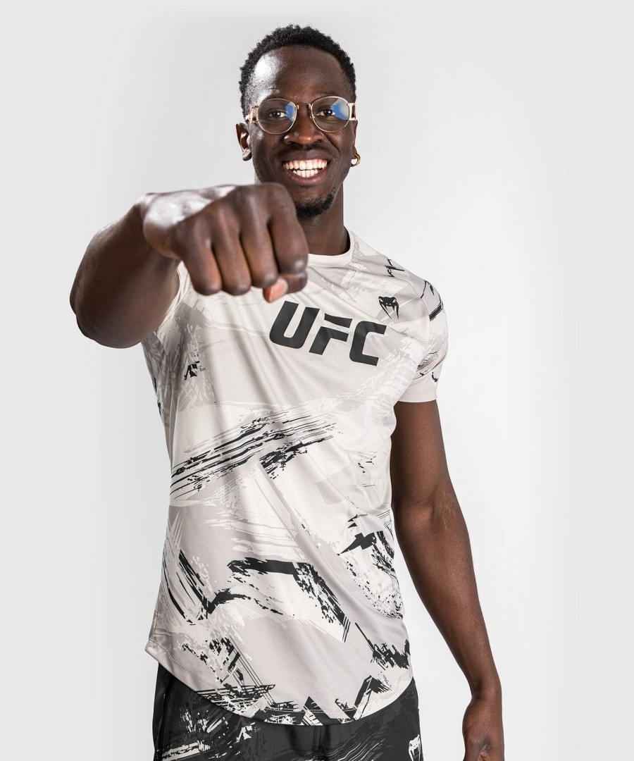 ufc venum authentic fight week 2.0 herre dry tech t-skjorte - sand