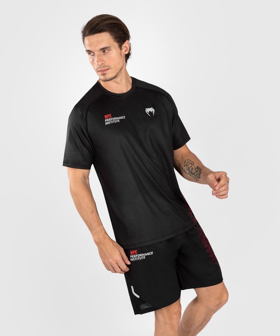 ufc venum performance institute 2.0 herre dry-tech skjorte - svartrød