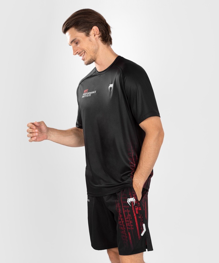 ufc venum performance institute 2.0 herre dry-tech skjorte - svartrød