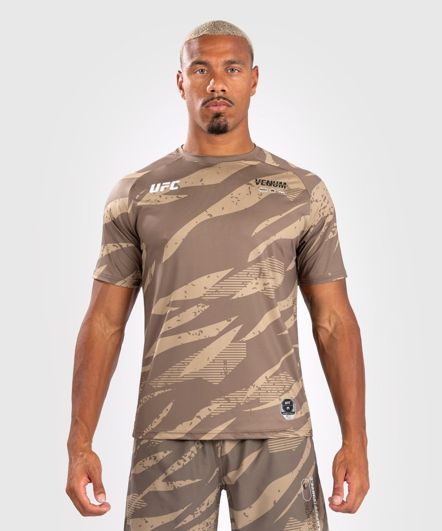 ufc adrenaline by venum men fight week dry-tech t-skjorte - desert camo