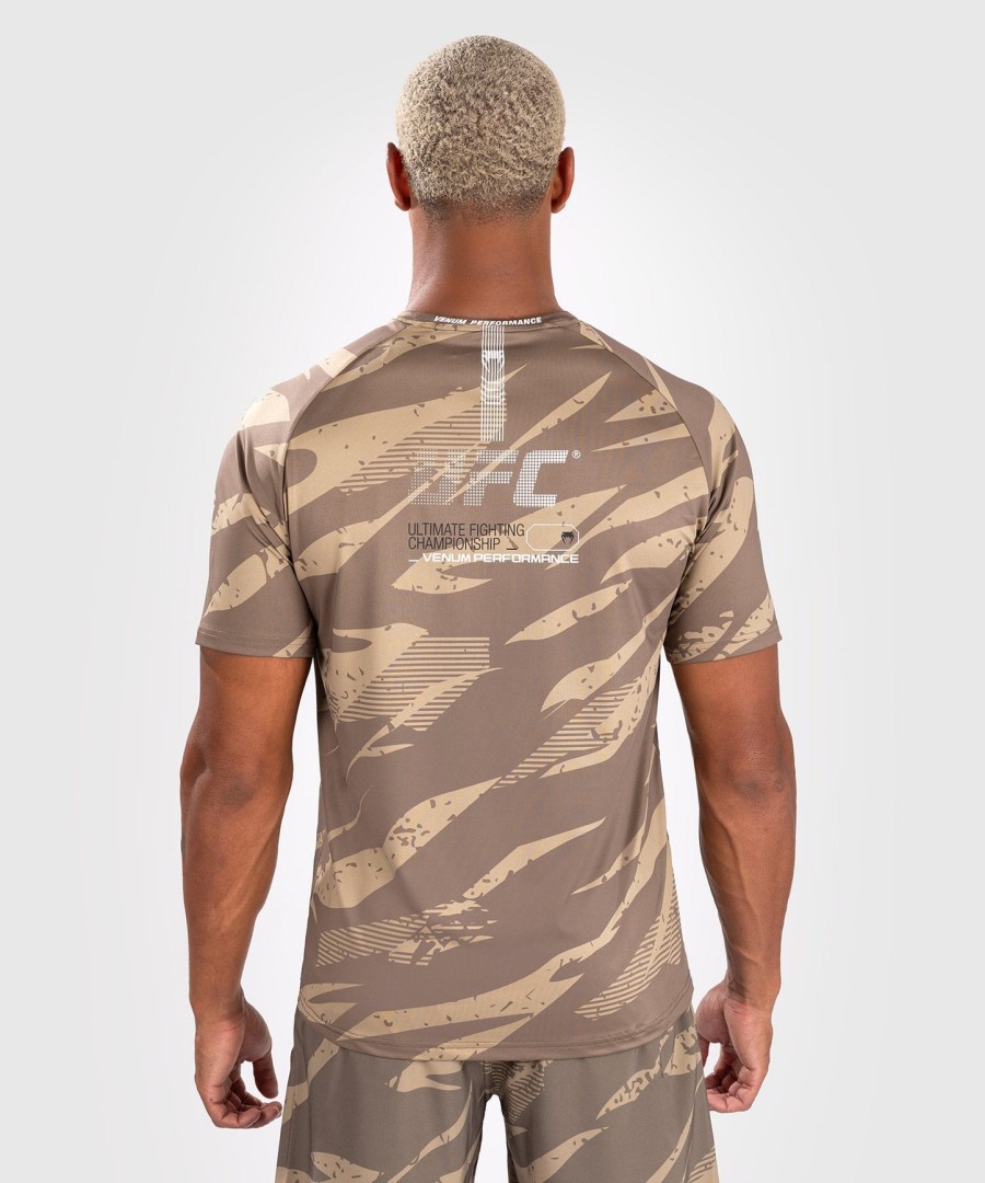 ufc adrenaline by venum men fight week dry-tech t-skjorte - desert camo