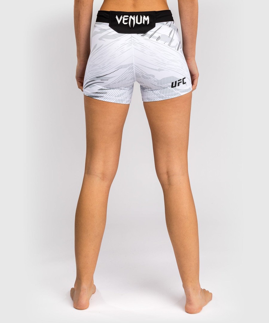 ufc fusion by venum authentic fight night dame vale tudo shorts - kort passform - hvit