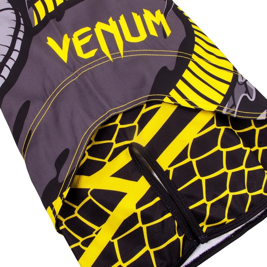 venum snaker fightshorts - svartgul