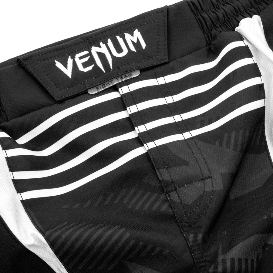 venum okinawa 2.0 kampshorts - svarthvit