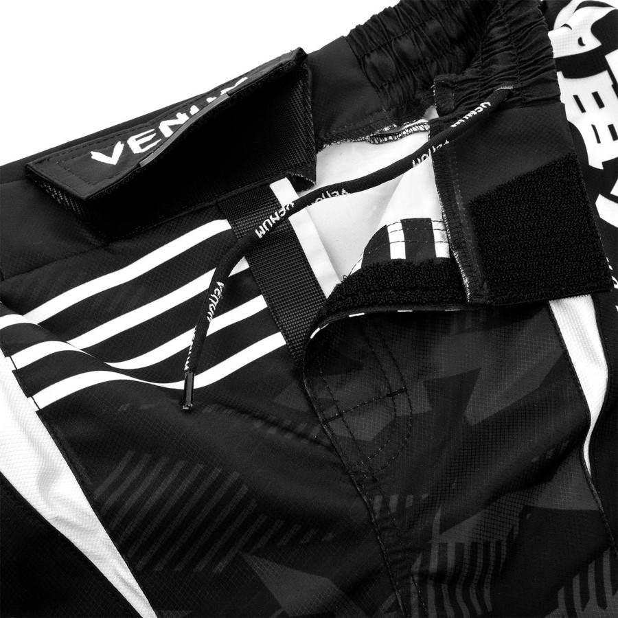 venum okinawa 2.0 kampshorts - svarthvit