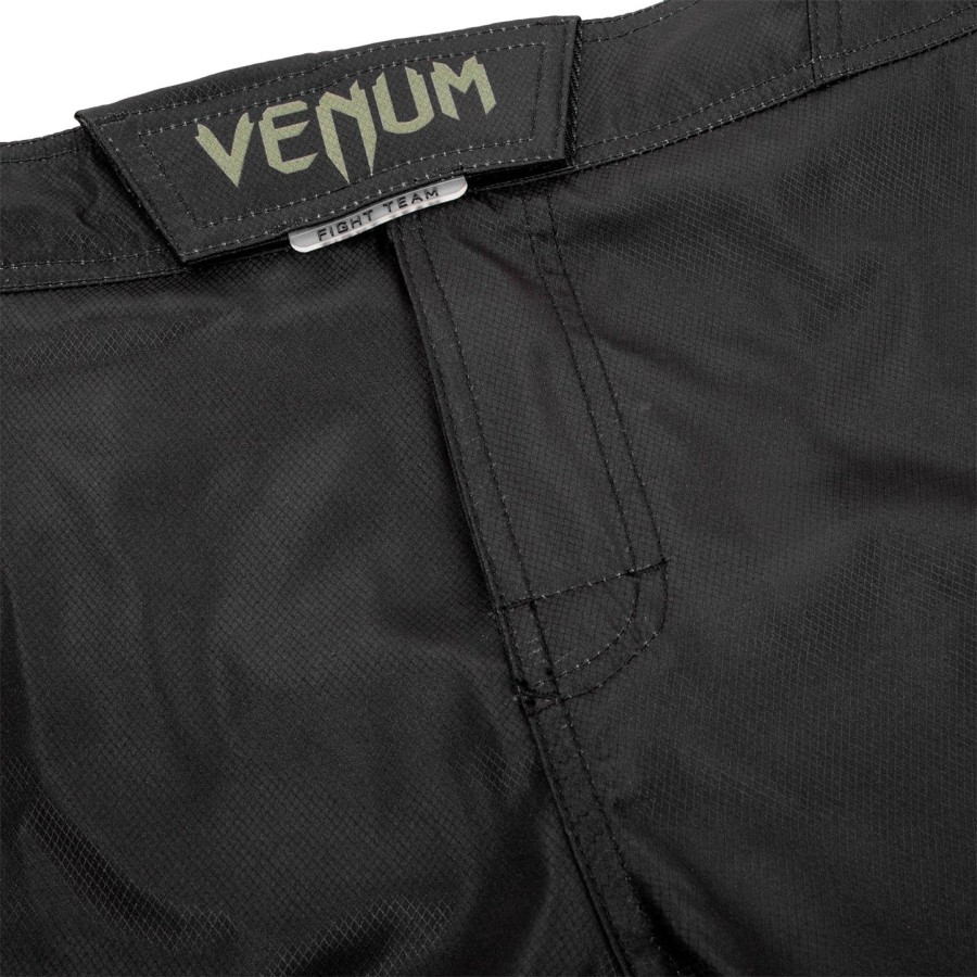 venum signature fightshorts - svartkhaki - eksklusiv
