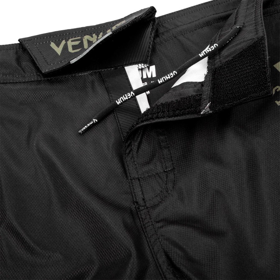 venum signature fightshorts - svartkhaki - eksklusiv