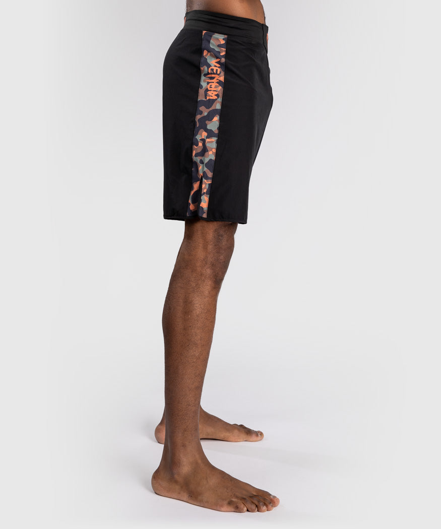 venum jungle ops fightshorts - svartkhaki kamuflasje